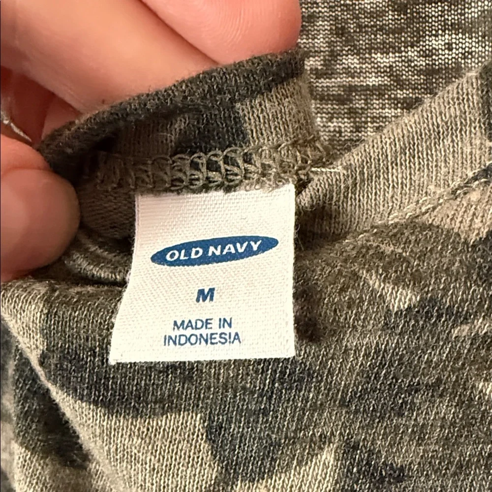 Old Navy Black and Tan Leaf Print Tank Top - Picture 2 of 8